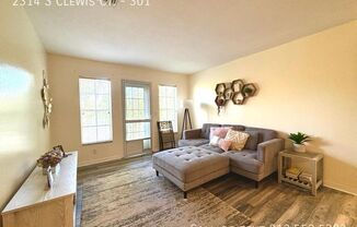 2314 S CLEWIS CT