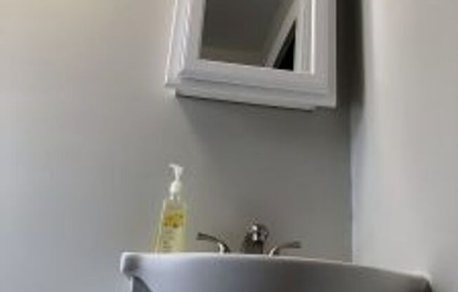 4 beds, 2 baths, $4,200, Unit 218-5
