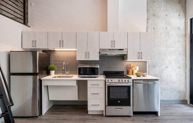 Studio, 1 bath, 732 sqft, $2,105, Unit 001