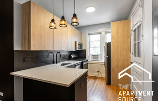 4011 N LOWELL