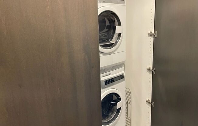 1 bed, 1 bath, 677 sqft, $1,650, Unit 201 Michigan #1003