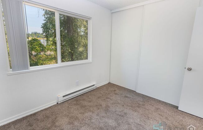 2 beds, 1 bath, 702 sqft, $1,550, Unit 33