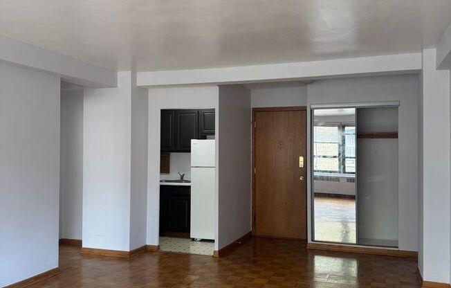 1 bed, 1 bath, 700 sqft, $1,700, Unit 418-0411