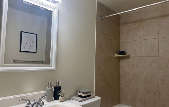 2 beds, 1 bath, 900 sqft, $1,770, Unit 00 - O- 3