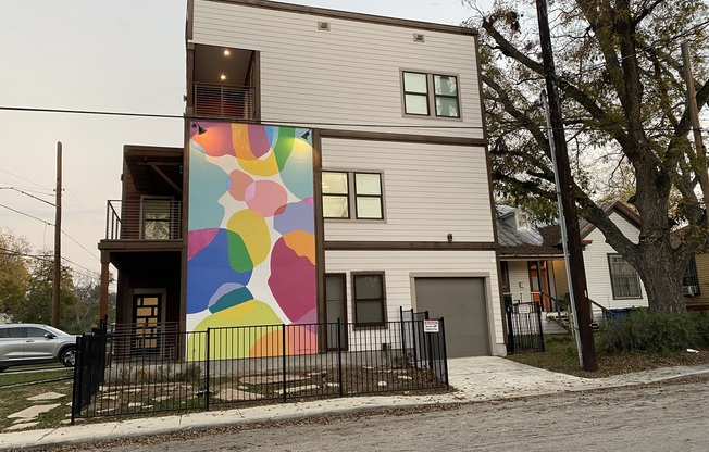 902 MONTANA ST