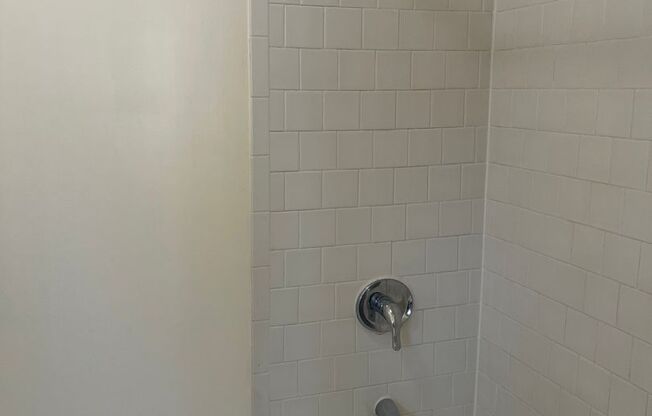1 bed, 1 bath, 650 sqft, $1,250, Unit 4801-B2