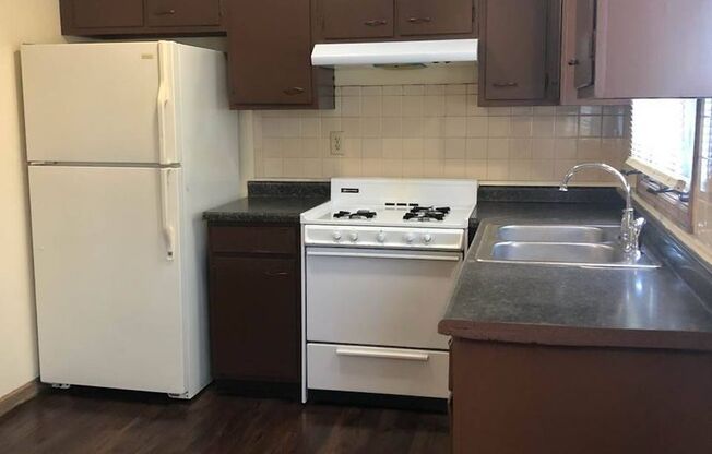 4523-4545 Apple Orchard