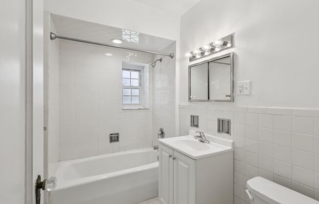 2 beds, 1 bath, 975 sqft, $1,900, Unit Royal York 102