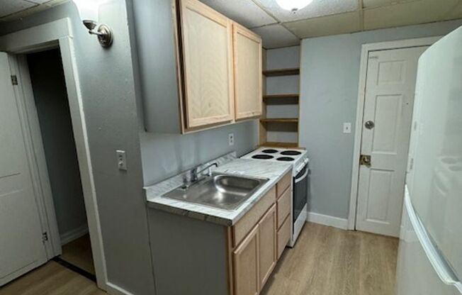 2 beds, 1 bath, $1,250, Unit Unit 9