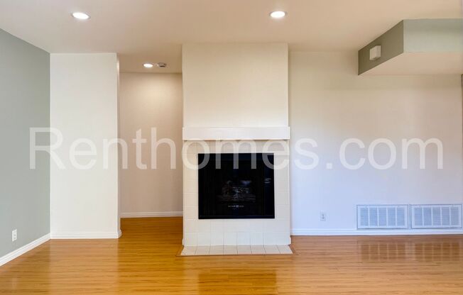 Mira Mesa, 10750 Aderman Ave #73, Remodeled, Quartz Counters, AC, Gas Log Fireplace.