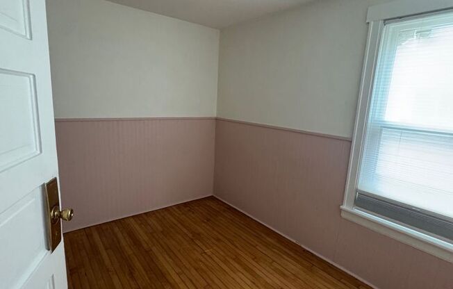 4 beds, 1 bath, $2,400