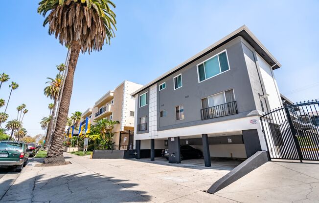 350 South Manhattan Place