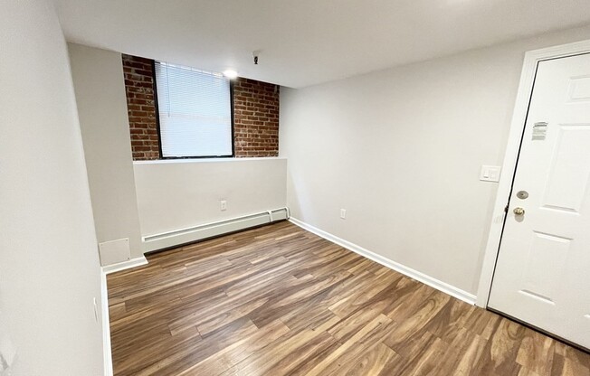 4 beds, 2 baths, $8,000, Unit 26