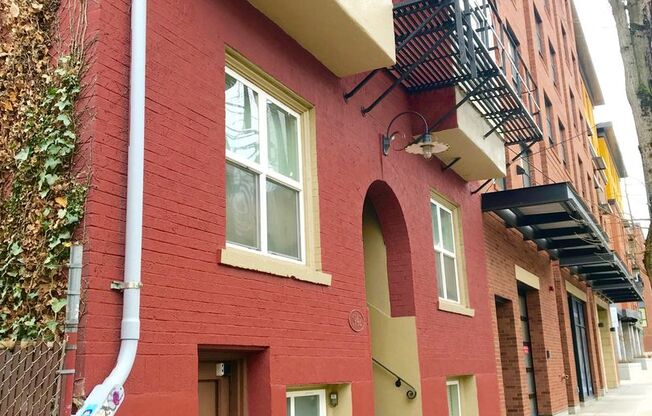 Studio, 1 bath, 264 sqft, $950, Unit 10