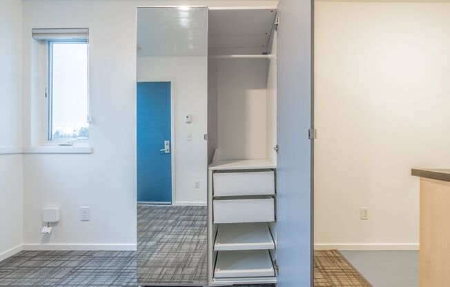Studio, 1 bath, 201 sqft, $899, Unit 6B