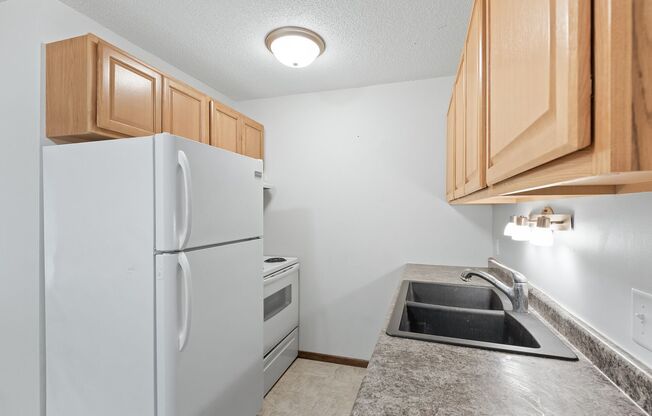 2 beds, 1 bath, 630 sqft, $995, Unit 12