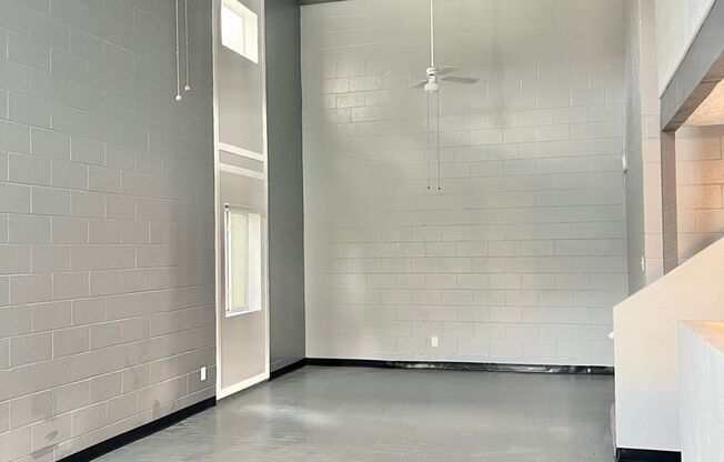 3 beds, 2 baths, $1,350, Unit Unit 25