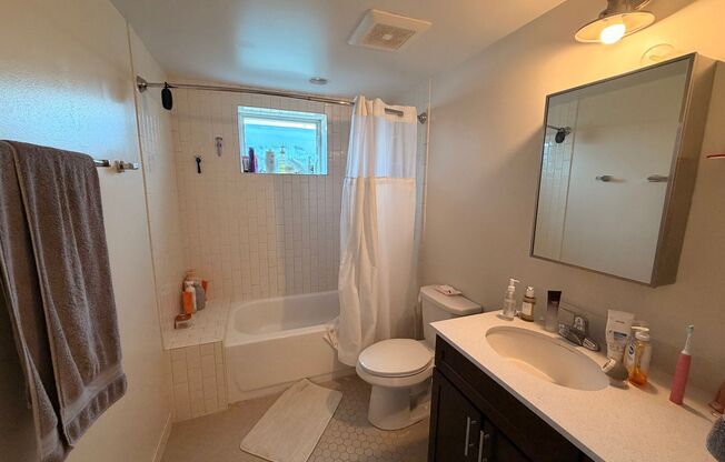 2 beds, 1 bath, 826 sqft, $2,600, Unit 410