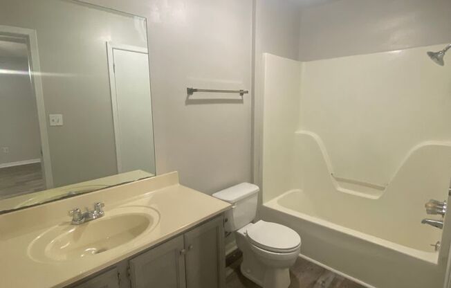 1 bed, 1 bath, 800 sqft, $695, Unit Unit 13