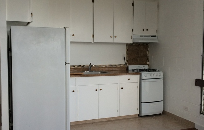 Kaneda Courts - 2 bedrooms, 2 baths, 1 parking (Utilities Included) Avail 9/4/24!