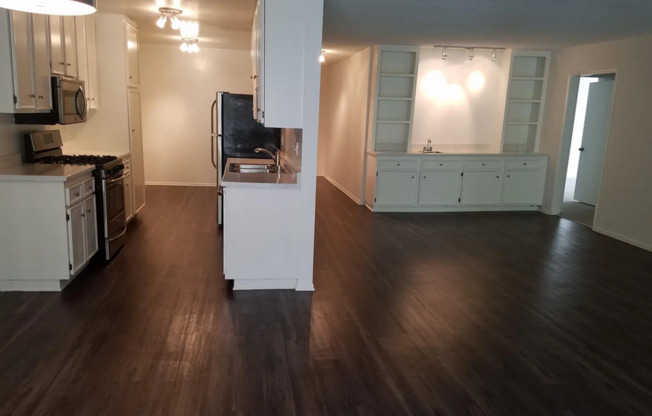 1 bed, 1 bath, $2,495, Unit 107