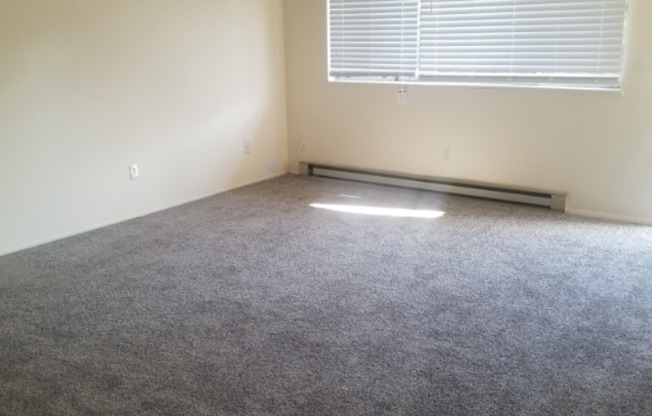 2 beds, 1 bath, 850 sqft, $1,399, Unit 765-23