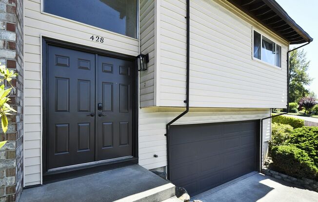 Spacious 3 Bedroom 2.25 Bath Home Renton Talbot Hill Area Available Now!