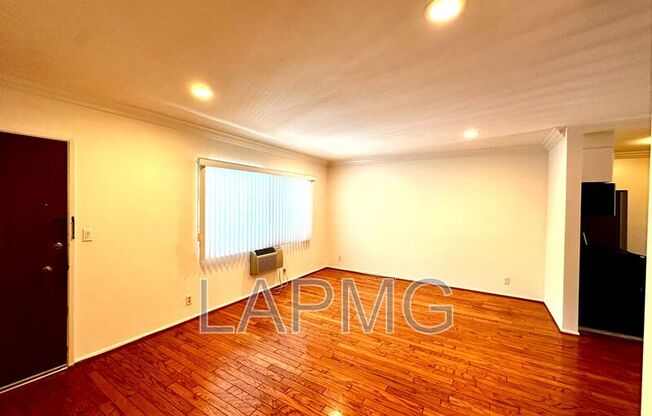 8130 Norton Ave
