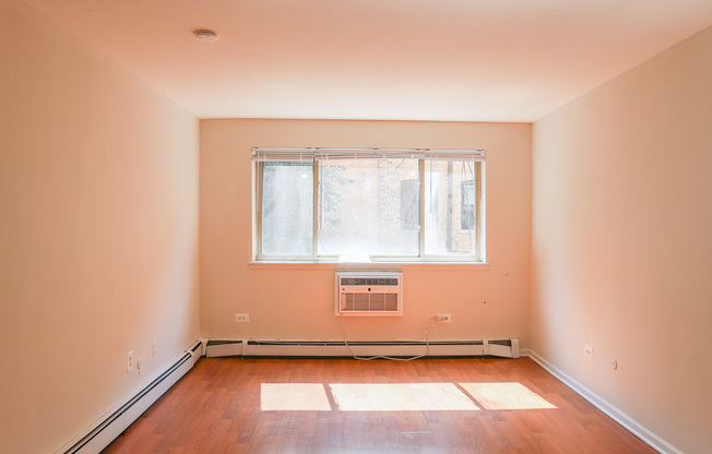 1055 W CATALPA