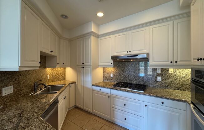 Top floor Playa Vista Condo 2+2