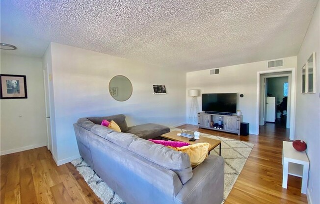 2 beds, 2 baths, 949 sqft, $2,600, Unit 204