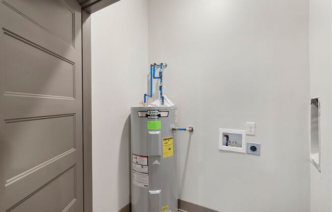 1 bed, 1 bath, 765 sqft, $815, Unit 33