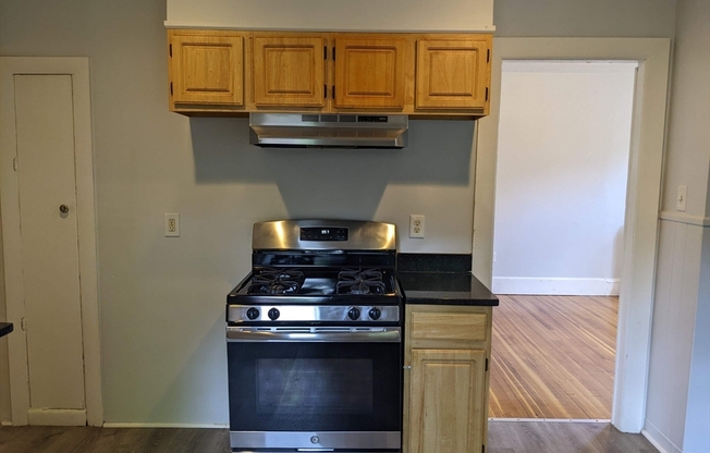 4 beds, 1 bath, 1,300 sqft, $3,750, Unit 2