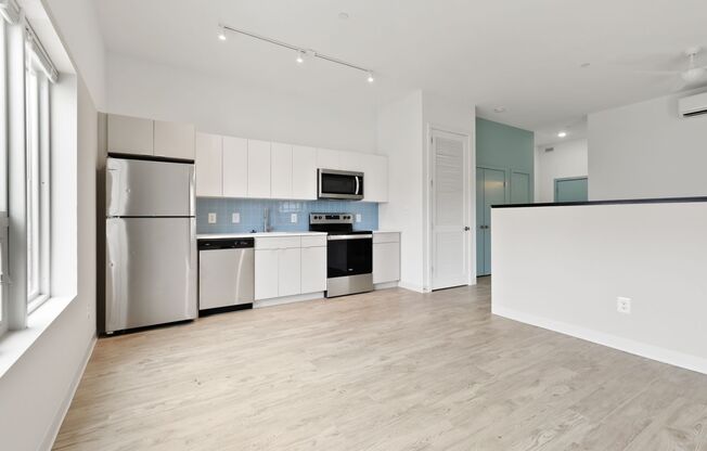 Studio, 1 bath, 537 sqft, $1,550, Unit 208