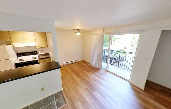 2 beds, 1 bath, 784 sqft, $1,895, Unit 7