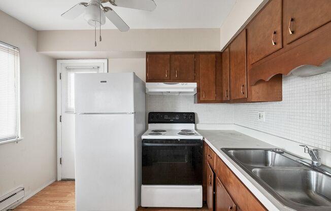 Adorable, Efficient, 1st floor 2 bedroom Condo Unit in Hazelwood