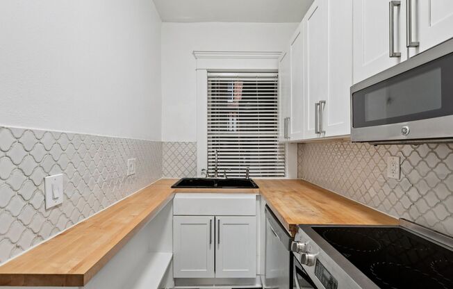 Studio, 1 bath, 375 sqft, $1,425, Unit 209