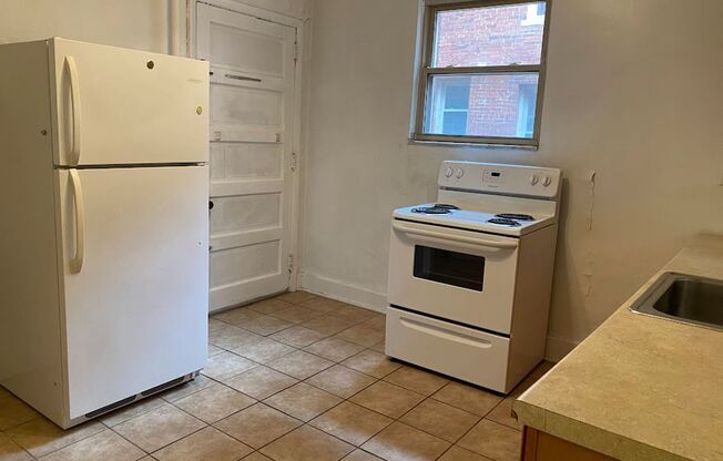 2 beds, 1 bath, $1,695, Unit 5806 Howe - 4