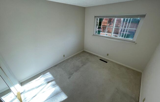 $3,790 / 4b/2bth - CUTE HOME IN GLENMOOR