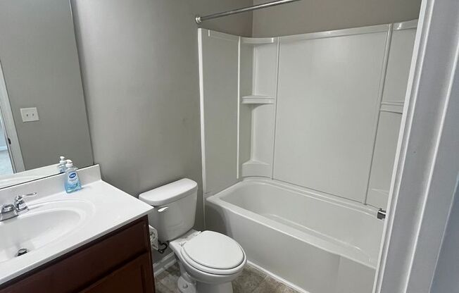 Charming 3 Bedroom Home Located In Apex NC!!!