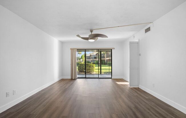 Stunning condo 3 beds 2 baths fully renovated with lake view in North Fort Myers
