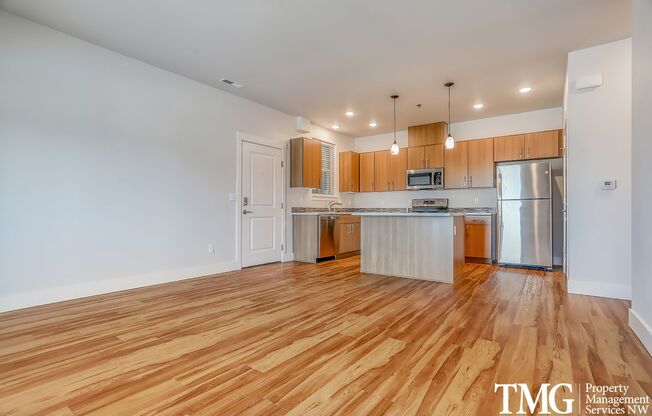 1 bed, 1 bath, 740 sqft, $1,625, Unit B230