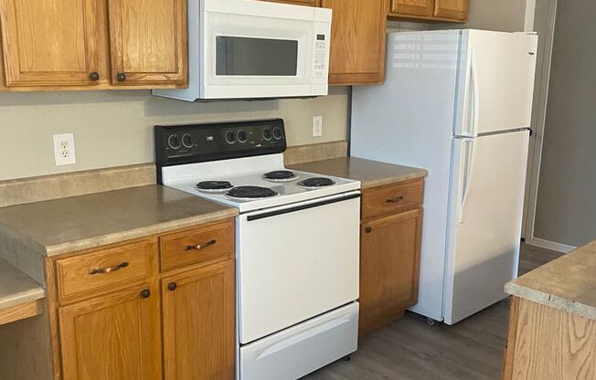 3 beds, 2 baths, 1,251 sqft, $1,725, Unit 0702