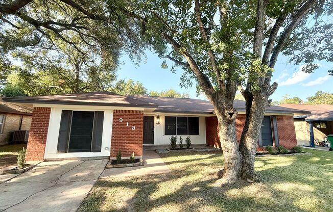 Beautiful and Spacious 4/1 Near Northside Elementary!