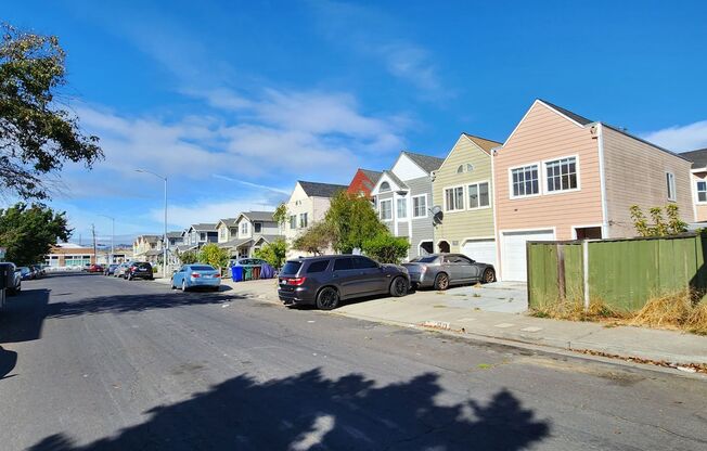 2 bedroom 2 bath townhome close by Richmond BART available now