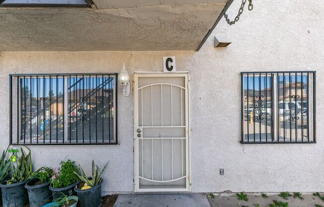 Charming 2-Bedroom Unit in a Well-Maintained 4-Plex!