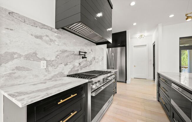 Luxury 5-Bedroom Home on 5 Acres | Pet-Friendly | Flexible Lease Terms