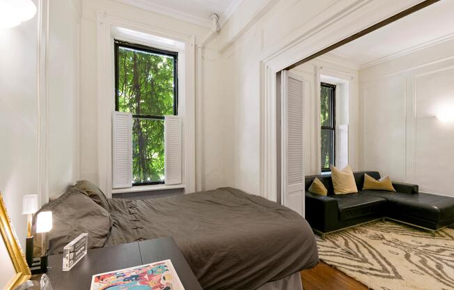 332 W 46 ST