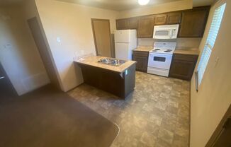 2 beds, 2 baths, 780 sqft, $715, Unit 10