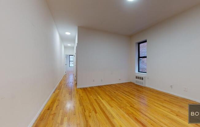 2 beds, 1 bath, $4,000, Unit 5C